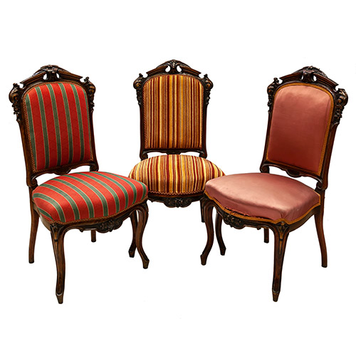 Sub.:1-On - Lote: 115 -  Lote de 6 sillas alfonsinas en madera tallada con distintas tapiceras. Desperfectos.