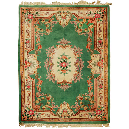 Sub.:11 - Lote: 1523 -  Gran alfombra en lana con decoracin floral geometrizada en cartucho geomtrico y rosetn central. 