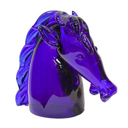 Sub.:11 - Lote: 537 -  Cabeza de caballo. Figura en cristal tintado azul.