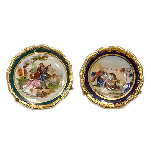 Sub.:11 - Lote: 514 -  Dos pequeos platos de Limoges con escenas galantes pintadas.
