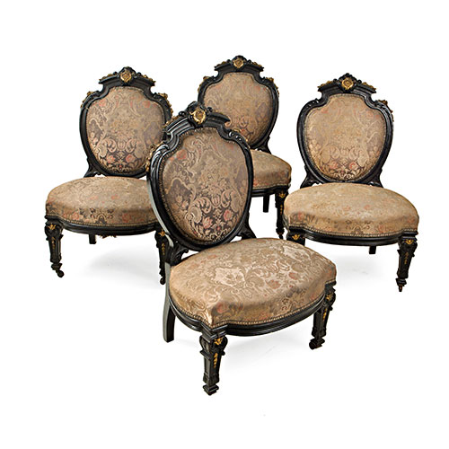 Sub.:11 - Lote: 156 -  Juego de cuatro sillas isabelinas en madera ebonizada con aplicaciones de bronce, s. XIX. 