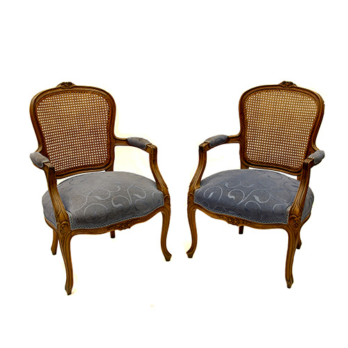 Sub.:12 - Lote: 91373 -  Pareja de sillones estilo Luis XV con respaldo de rejilla.