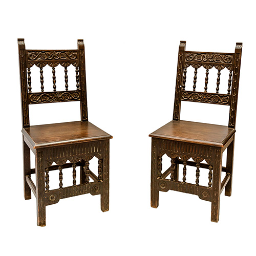 Sub.:12 - Lote: 91414 -  Pareja de sillas rsticas en madera tallada.