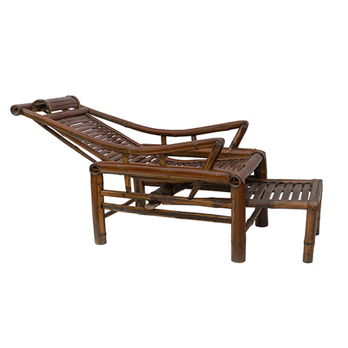 Sub.:13-On - Lote: 1122 -  Tumbona con respaldo reclinable y apoya pies, realizada en madera de bamb.