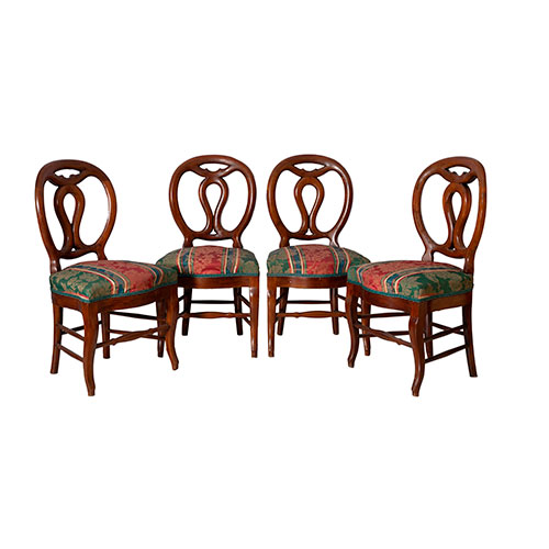 Sub.:13-On - Lote: 112A -  Cuatro sillas isabelinas en madera de nogal con respaldo de pala entrecruzadas patas delanteras curvadas. Siglo XIX