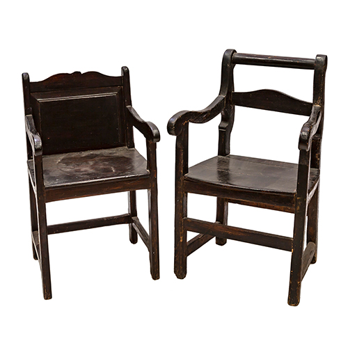 Sub.:13 - Lote: 1621 -  Lote de dos sillones en madera tallada.