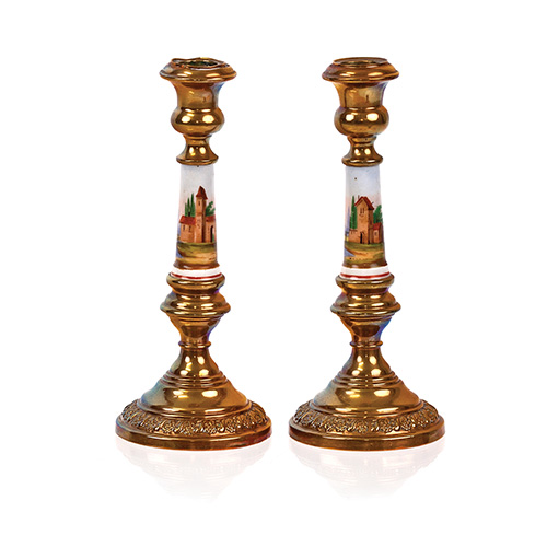 Sub.:15 - Lote: 314 -  Pareja de candeleros en porcelana y latn dorado, Francia, finales del S.XIX.
