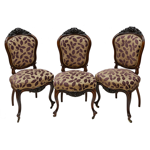 Sub.:15 - Lote: 135 -  Lote de 6 sillas isabelinas de palosanto con copete floral tallado y tapizado contemporneo. S. XIX