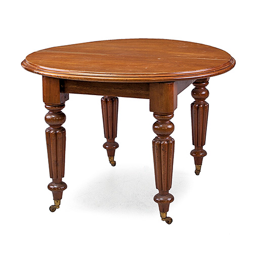 Sub.:16 - Lote: 338 -  Mesa de comedor. Estilo Victoriano en madera de caoba extensible mediante dos tableros. 