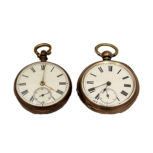 Sub.:16 - Lote: 316 -  Lote de dos relojes de bolsillo. Un reloj de media catalina marca G C & Company con numeracin 29507 en la parte posterior, en plata con esfera esmaltada de numeracin romana. 