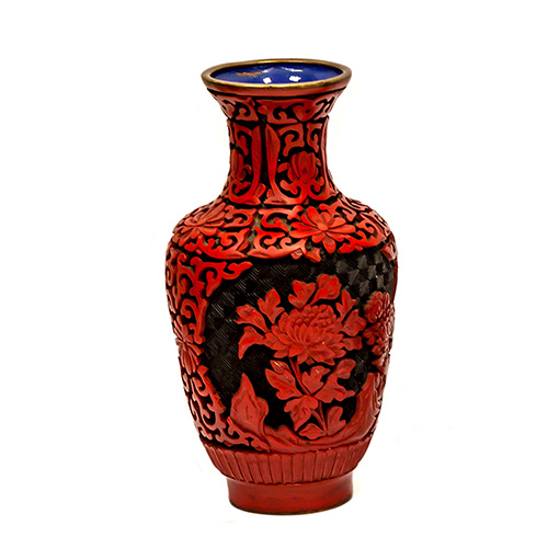 Sub.:16 - Lote: 280 -  Pequeo jarrn chino, de laca roja.