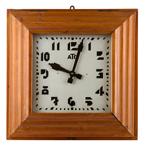 Sub.:17 - Lote: 317 -  Reloj de pared Art Dec, en madera. 