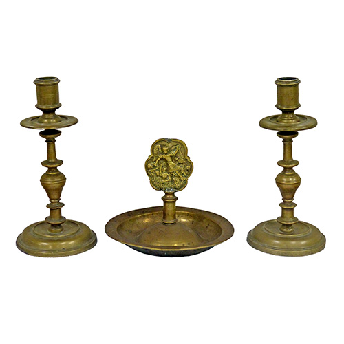 Sub.:17 - Lote: 145 -  Pareja de candeleros abalaustrados de bronce. Espaa, S. XVII.