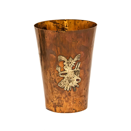 Sub.:17 - Lote: 154 -  Vaso peruano en cobre con representacin azteca.