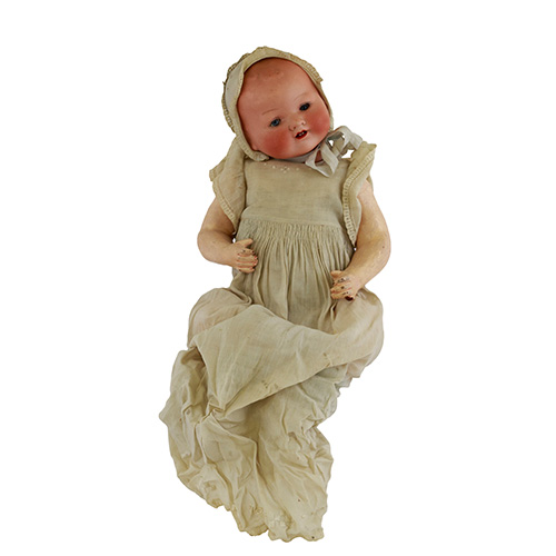 Sub.:17 - Lote: 311 -  Mueca beb con cabeza de porcelana. 