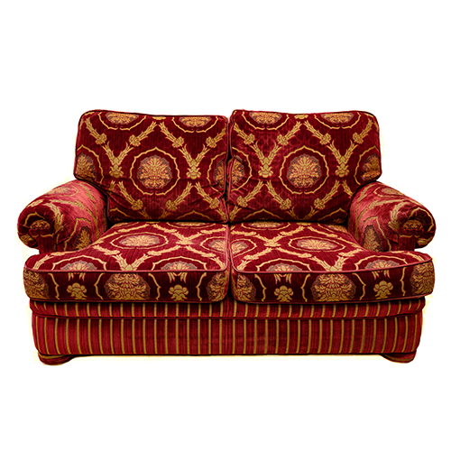 Sub.:20 - Lote: 194 -  Pareja de sofs de dos y tres plazas tapizados en rojo.