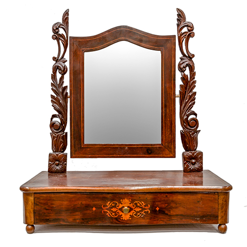 Sub.:20 - Lote: 185 -  Mueble tocador isabelino en madera tallada y marquetera.