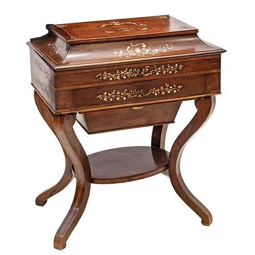 Sub.:25 - Lote: 326 -  Mesa costurero con marquetera de latn e incrustaciones de ncar. Uno de los cajones con escritorio. Francia s. XIX