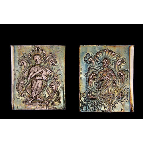 Sub.:25 - Lote: 281 -  Dos plaquetas en plata con representaciones de San Pedro y San Andrs. s. XX.