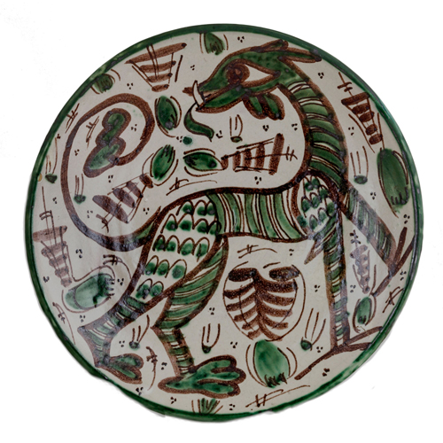 Sub.:8 - Lote: 140 -  Plato en cermica esmaltada de Muel, con decoracin figurativa mitolgica. Firmado en la base: 