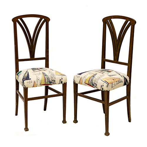 Sub.:9-On - Lote: 32 -  Pareja de sillas en madera patinada con tapicera con motivos nuticos.