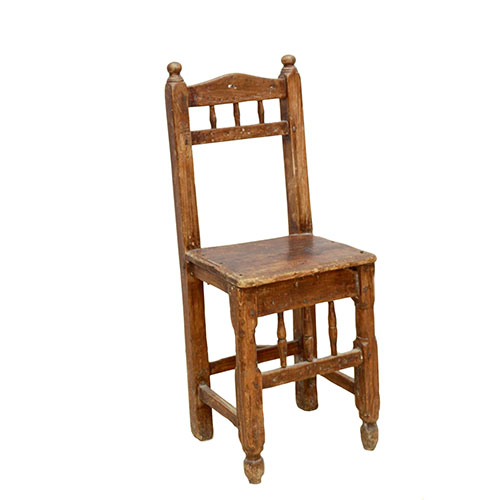 Sub.:1-On - Lote: 104 -  Pequea silla rstica en madera tallada.