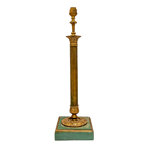 Sub.:1-On - Lote: 174 -  Lmpara de mesa con fuste de bronce a modo de columna clsica con estras y capitel.