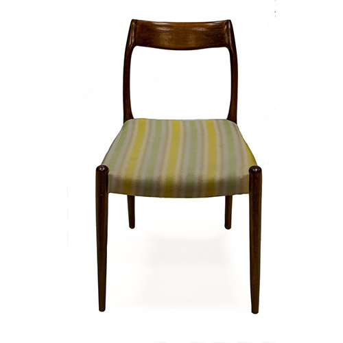 Sub.:1-On - Lote: 69 -  Silla contempornea en madera con asiento tapizado. Aos 60.