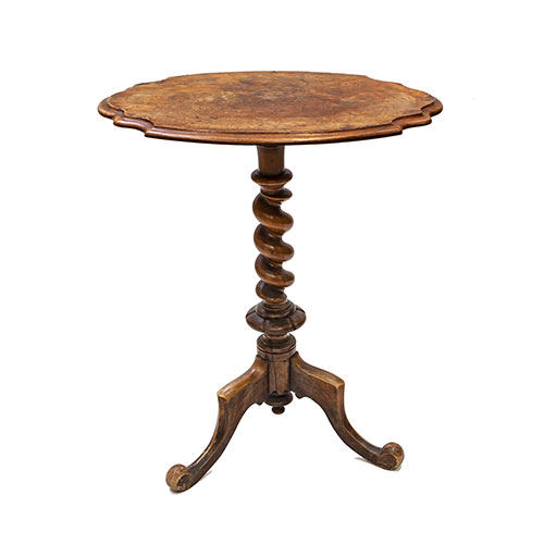 Sub.:1-On - Lote: 126 -  Mesita velador con fuste torneado y tres patas, y tapa en madera de ra�z.