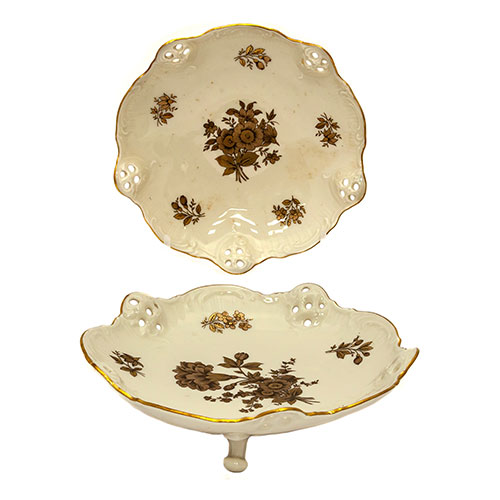 Sub.:1-On - Lote: 458 -  Lote de 2 entremeseros de distintos tamaos en porcelana Roshenthal con decoracin floral, bordes calados y filo dorado.