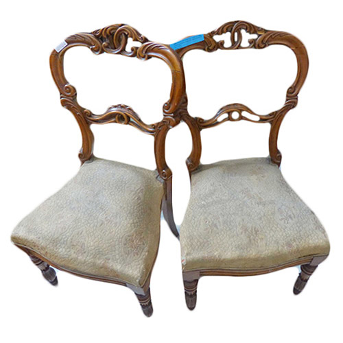 Sub.:1-On - Lote: 88 -  Pareja de sillas isabelinas en madera de caoba tallada con respaldo calado s. XIX. Algn desperfecto.