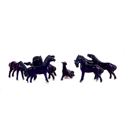 Sub.:1-On - Lote: 442 -  Caballos. Lote de ocho figuras en porcelana azul cobalto.