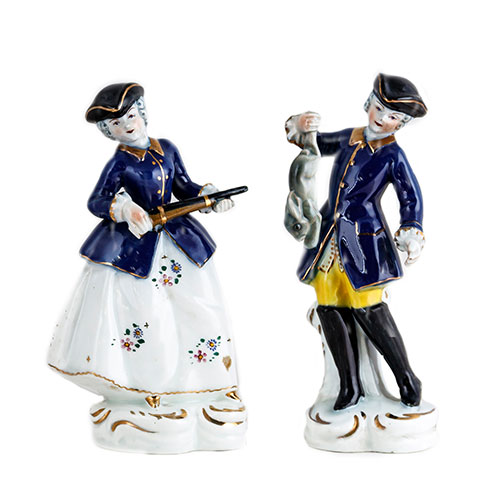 Sub.:1-On - Lote: 419 -  Pareja de figuras en porcelana. Hombre y mujer.