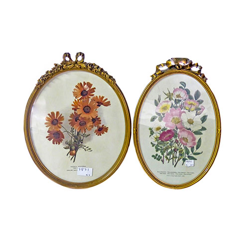 Sub.:1-On - Lote: 145 -  Marcos ovales estilo Luis XVI en madera dorada con lminas de flores.