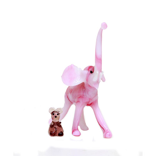 Sub.:1-On - Lote: 738 -  Lote formado por elefante en vidrio soplado rosa y ratoncito en cristal de Murano.