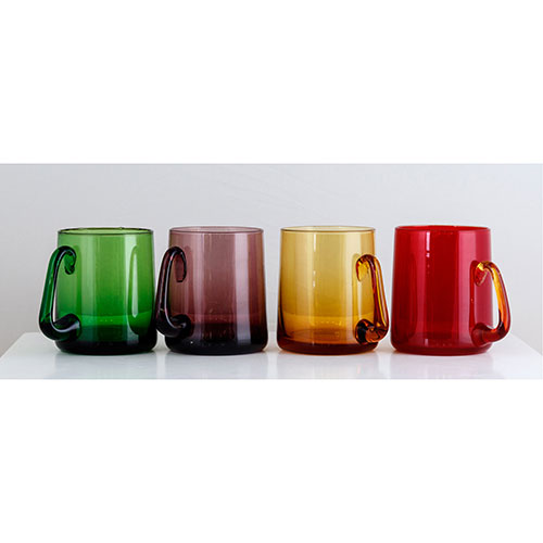 Sub.:1-On - Lote: 730 -  Conjunto formado por cuatro jarras de colores diversos.