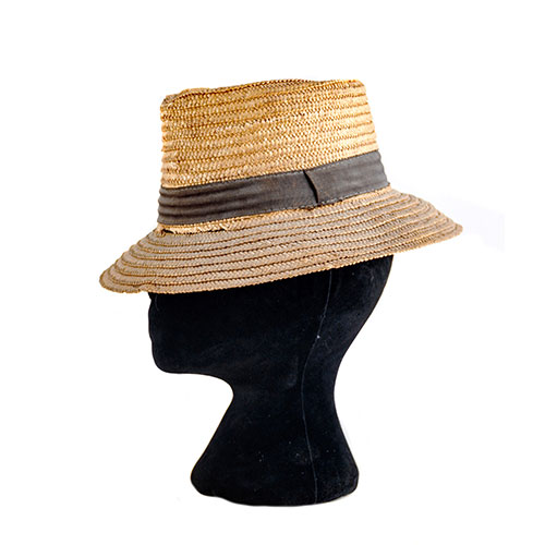Sub.:1-On - Lote: 1086 -  Sombrero de enea con cinta de tela marrn. Tipo Honeburg.