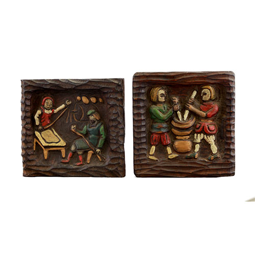 Sub.:1-On - Lote: 249 -  Lote de cuatro relieves r�sticos en madera tallada y policromada.