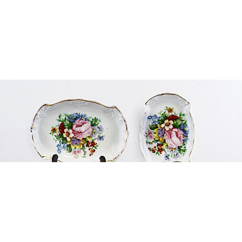 Sub.:1-On - Lote: 468 -  Lote de dos fuentes en porcelana esmaltada con motivo central floral de decoracin polcroma.