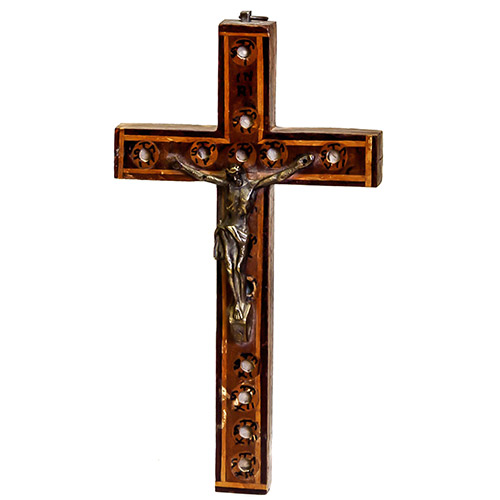 Sub.:1-On - Lote: 245 -  Figura de Cristo en bronce sobre cruz de madera con trabajo de marqueter�a y relicarios.