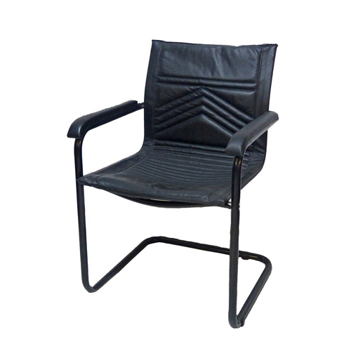 Sub.:1 - Lote: 1015 -  Pareja de sillones en metal y simil cuero.