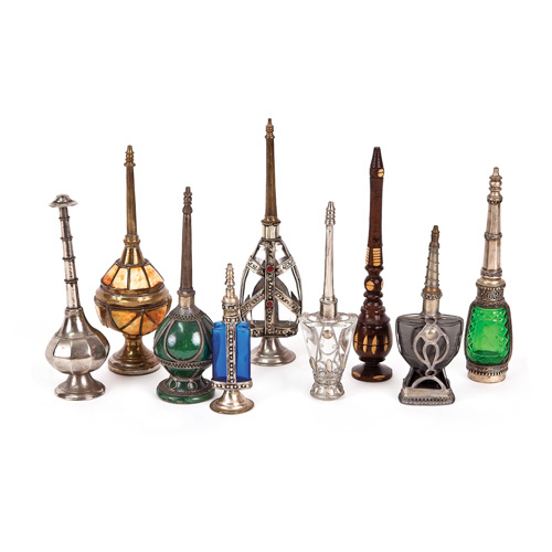 Sub.:1 - Lote: 236 -  Lote formado por 9 perfumeros de estilo oriental en vidrio, metal y ms materiales.