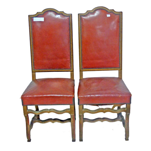 Sub.:1 - Lote: 967 -  Conjunto de seis sillas en madera tallada y policromada. Tapicera de cuero. Algn desperfecto.