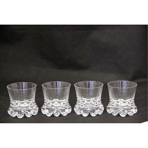 Sub.:10-On - Lote: 659 -  Lote de cuatro vasos bajos para licor en cristal con base alabeada.