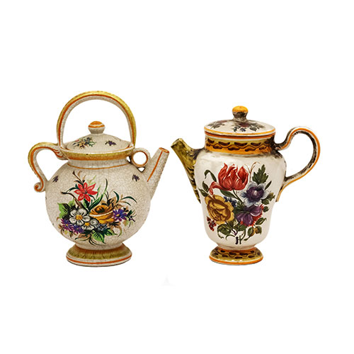 Sub.:10-On - Lote: 534 -  Lote de tetera y jarra en cermica decoradas con motivos florales.
