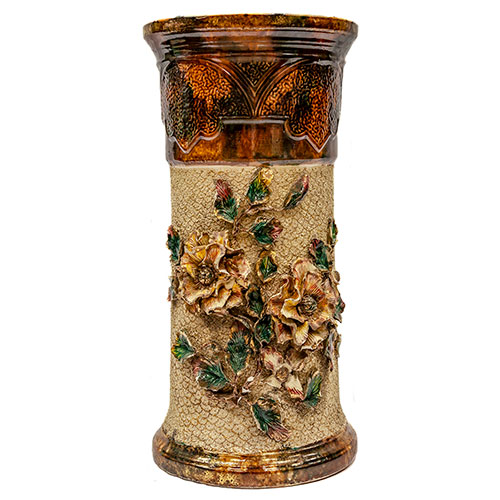 Sub.:10-On - Lote: 570 -  Jarrn en cermica policromada y esmaltada con decoracin floral en relieve.