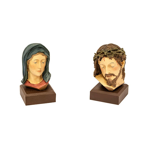 Sub.:10-On - Lote: 1034 -  2 bustos en resina con representacin de Jess y Mara.