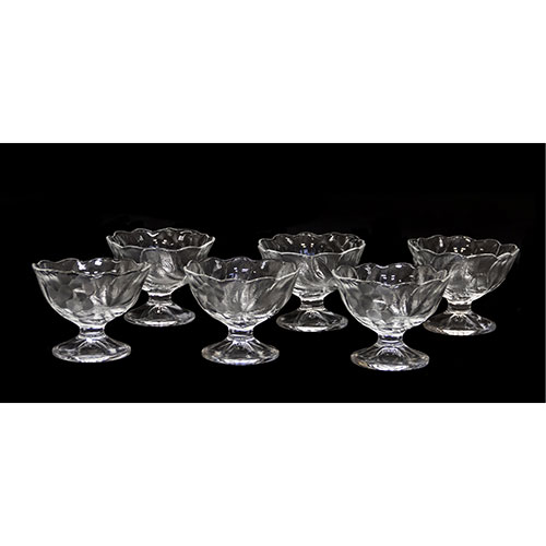 Sub.:10-On - Lote: 673 -  Seis copas para cocktail realizadas en cristal, con motivos grabados.