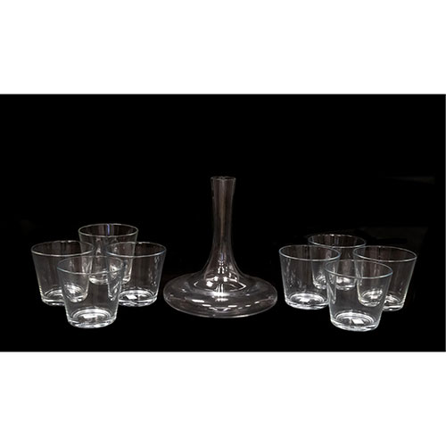 Sub.:10-On - Lote: 679 -  Decantador con ocho vasos realizado en cristal.
