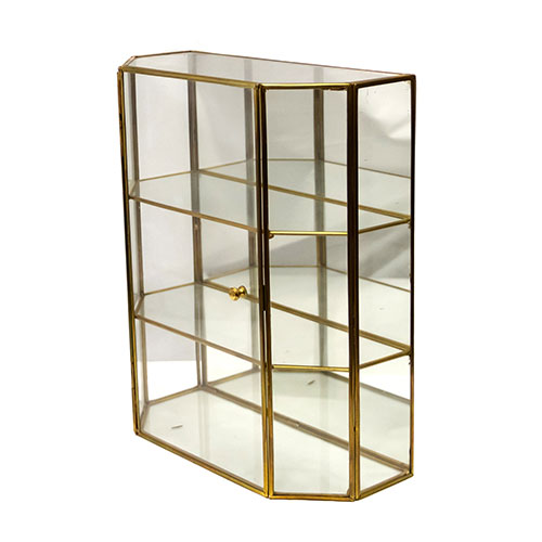 Sub.:10-On - Lote: 38 -  Pequea vitrina de colgar en cristal y estructura en metal dorado.
